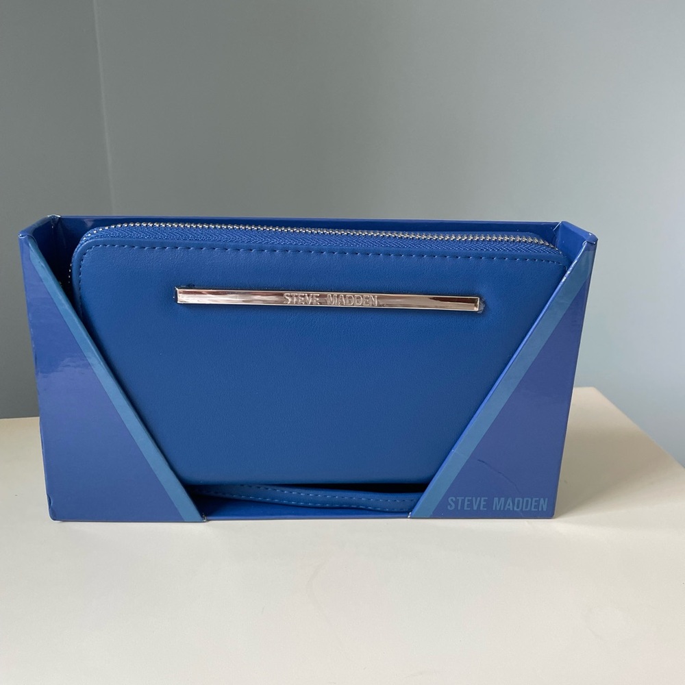 NWT Steve Madden Zip Around Wallet Wristlet in Cobalt